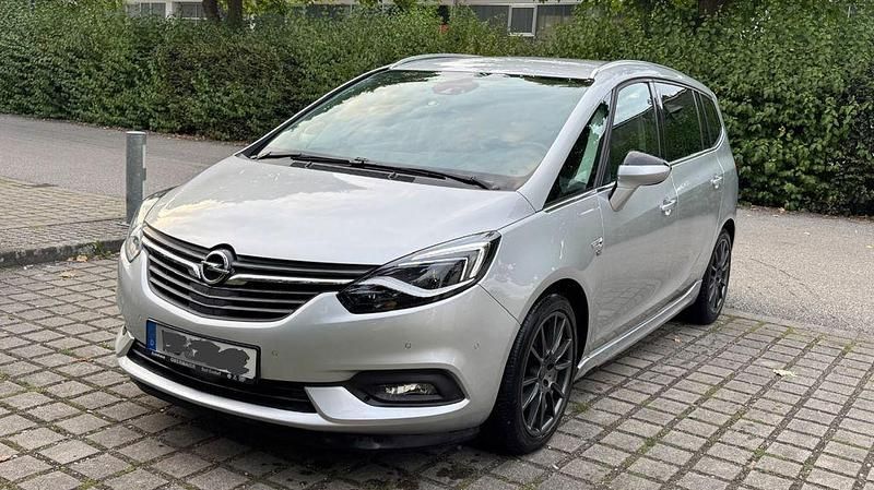Second-hand Opel Zafira Tourer 194 CP (142 kW) 2018 Argintiu Monovolum