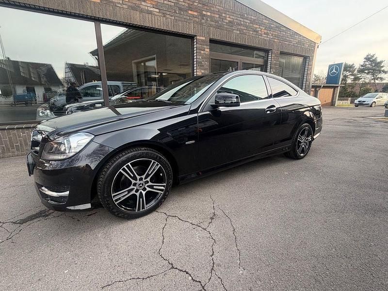 Gebraucht Mercedes C180 AMG 156 PS (114 kW) 2014 Schwarz Coupé