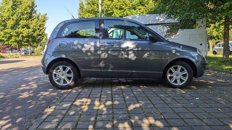 Grau Gebraucht 2006 Lancia Ypsilon Kleinwagen | 2.690 € (Teuer) - Bild 1/4