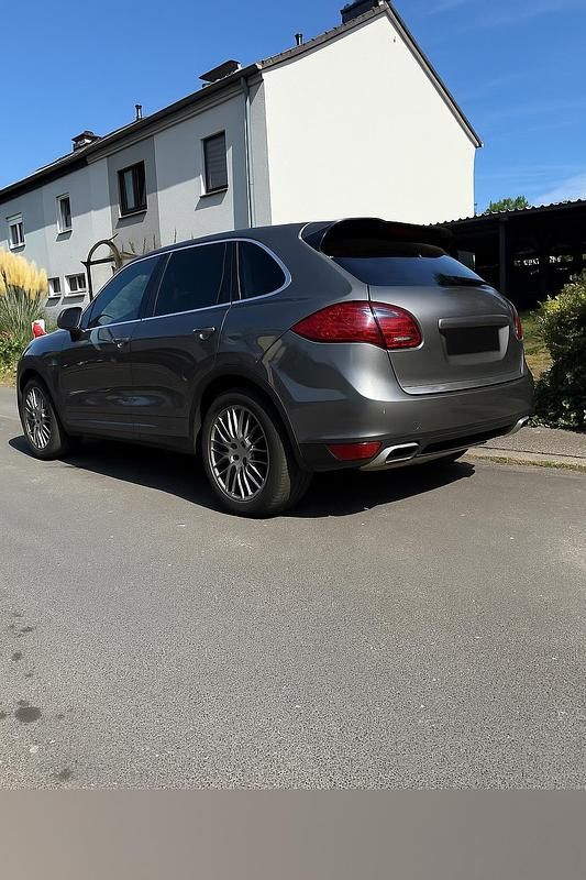 Gebraucht Porsche Cayenne 245 PS (180 kW) 2012 Grau SUV