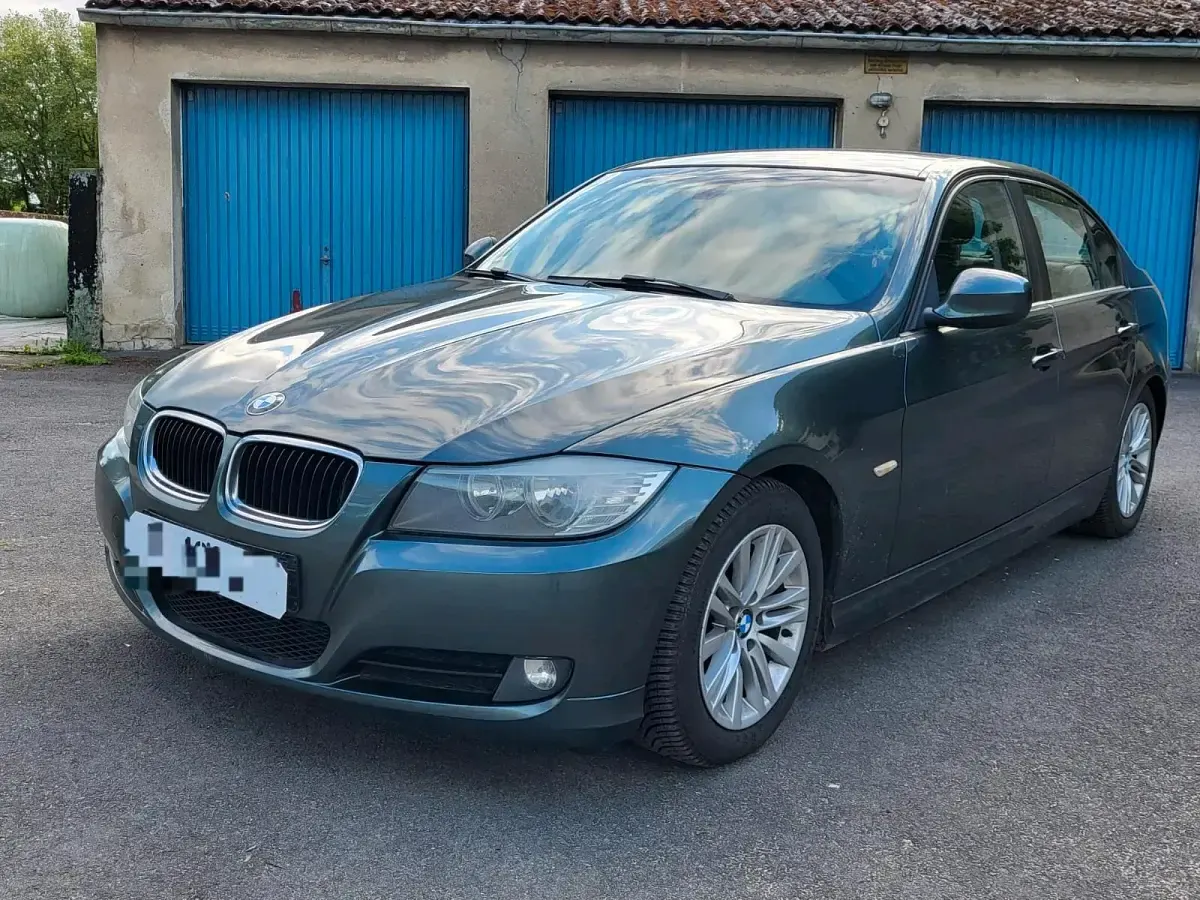 Gebraucht BMW 320 177 PS (130 kW) 2010 Grün Limousine