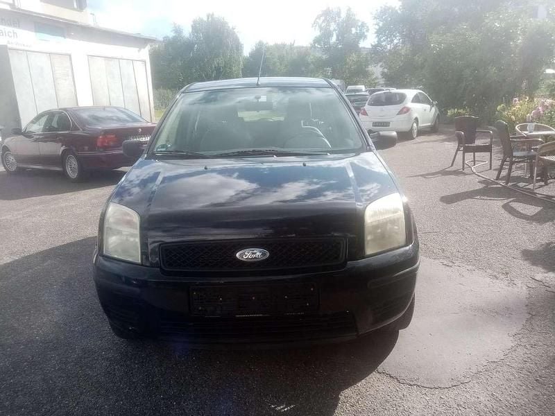 Pantherschwarz metallic Gebraucht 2005 Ford Fusion Ambiente Kleinwagen | 1.300 € (Superpreis) - Bild 1/4
