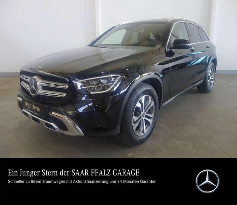 Unilack schwarz Gebraucht 2022 Mercedes GLC200 SUV | 39.990 € (Fairer Preis) - Bild 1/4