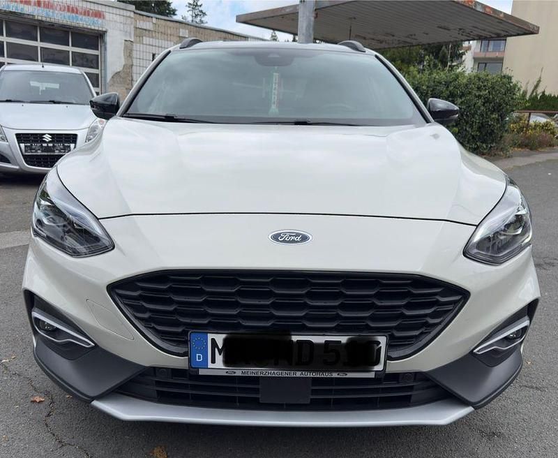 Gebraucht Ford Focus Active X 155 PS (114 kW) 2020 Weiß Limousine
