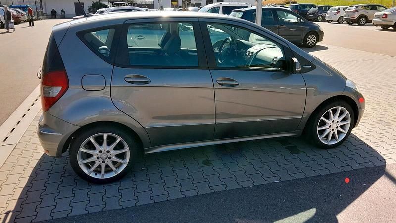 Gebraucht Mercedes A160 95 PS (69 kW) 2011 Grau Kleinwagen