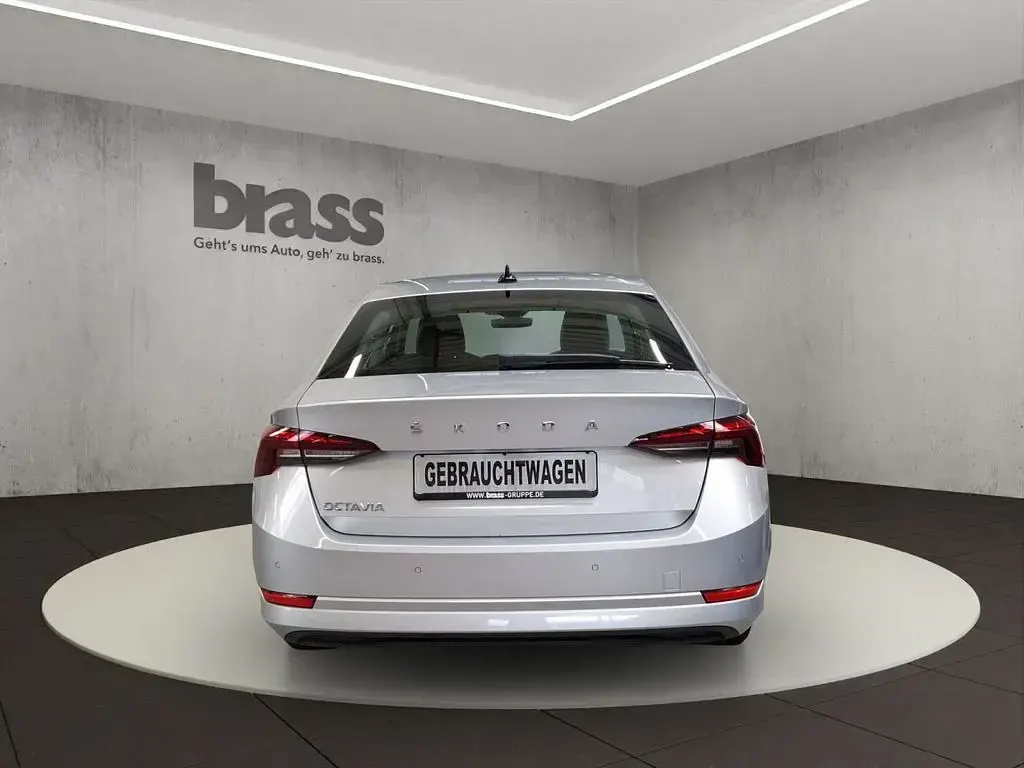 Gebraucht Skoda Octavia Ambition 110 PS (80 kW) 2022 Brillantsilber metallic Limousine