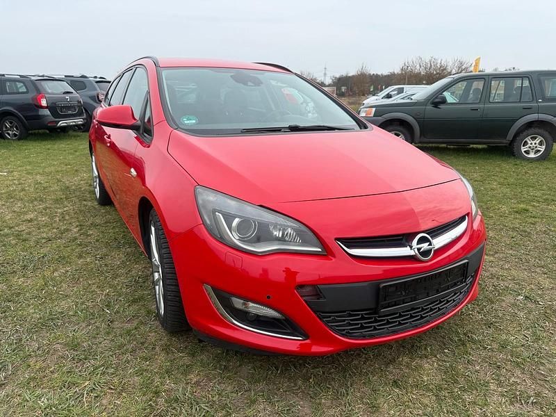 Gebraucht Opel Astra 140 PS (102 kW) 2013 Rot Kombi