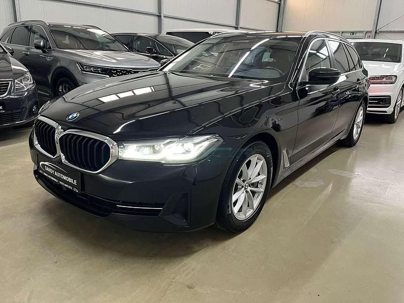 Schwarz 2 Gebraucht 2021 BMW 530 M Sport Kombi | 33.990 € (Fairer Preis) - Bild 1/4