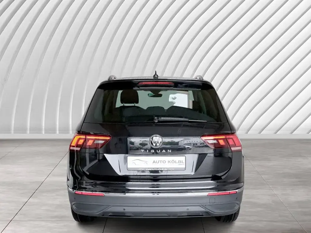Gebraucht VW Tiguan Life 150 PS (110 kW) 2023 Deep black perleffekt SUV