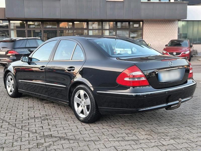 Gebraucht Mercedes E280 Avantgarde 177 PS (130 kW) 2005 Schwarz Limousine