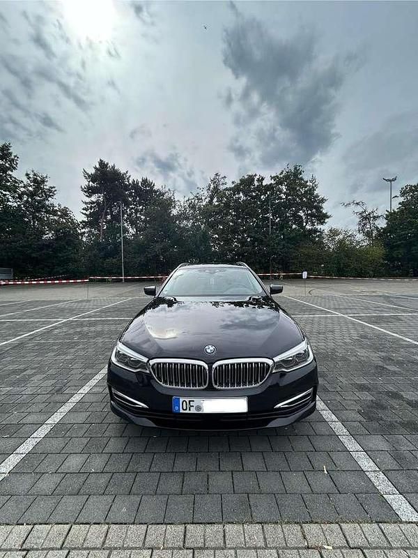 Schwarz Gebraucht 2019 BMW 530 Luxury Line Kombi | 24.990 € (Fairer Preis) - Bild 1/4