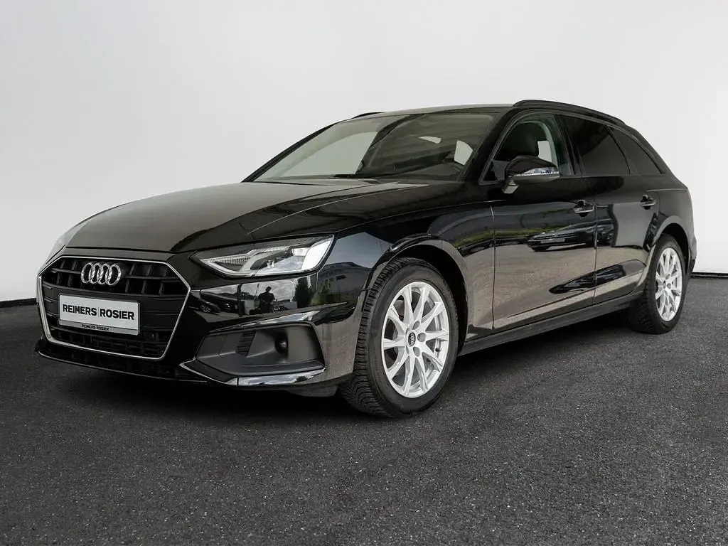 Gebraucht Audi A4 Basis 150 PS (110 kW) 2022 Mythosschwarz metallic Kombi