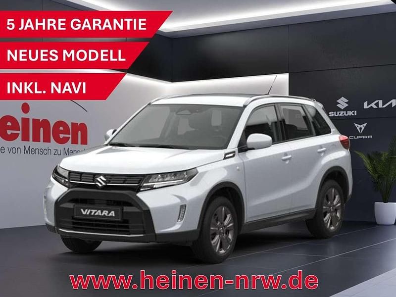 Weiß (cool white pearl metallic) Gebraucht 2024 Suzuki Vitara Club SUV | 18.490 € (Superpreis) - Bild 1/4