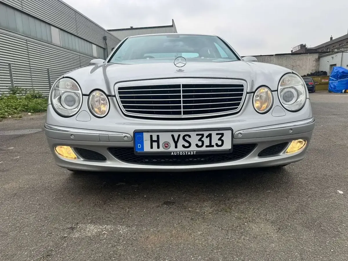 Gebraucht Mercedes E350 Avantgarde 272 PS (200 kW) 2005 Grau Limousine