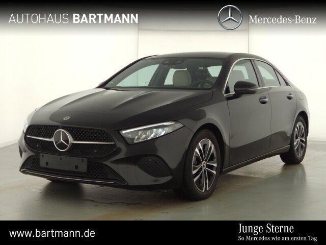 Unilack nachtschwarz Gebraucht 2022 Mercedes A180 Limousine | 30.500 € (Etwas zu teuer) - Bild 1/4