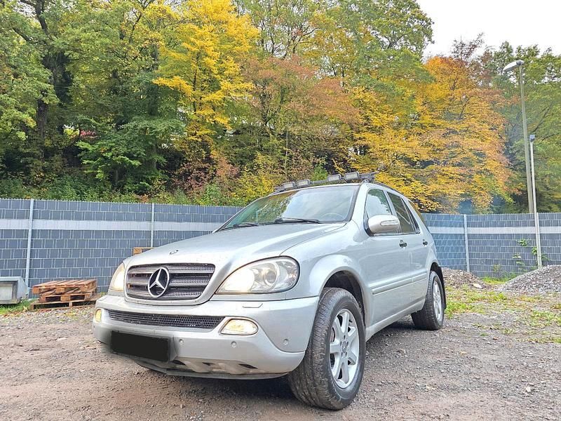 Silber Gebraucht 2004 Mercedes ML270 SUV | 3.299 € (Guter Preis) - Bild 1/4
