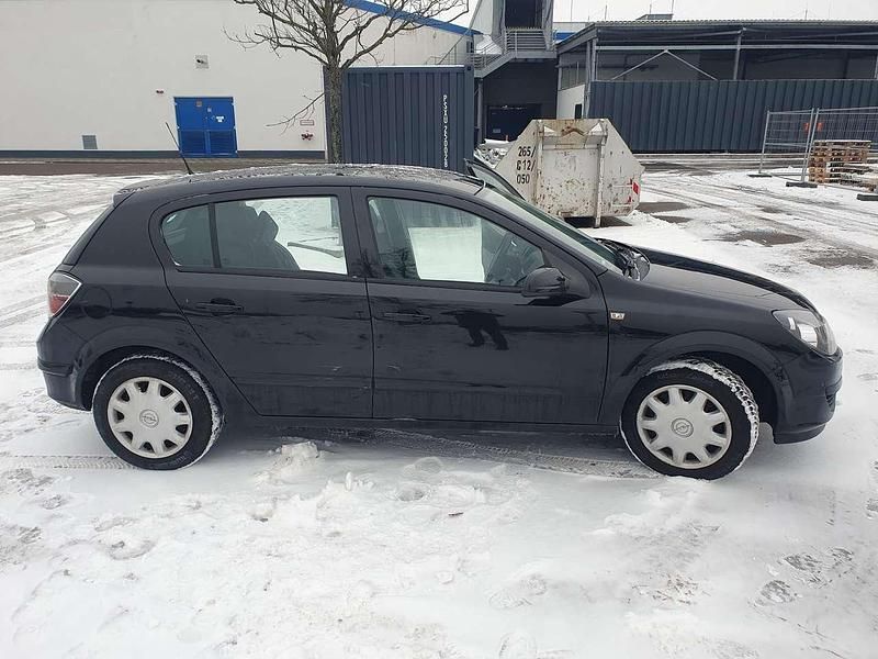 Gebraucht Opel Astra Edition 105 PS (77 kW) 2005 Schwarz Kombi