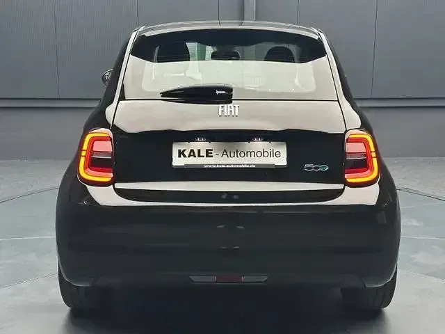 Gebraucht Fiat 500e Icon 86 kW (118 PS) 2022 Onyx schwarz Kleinwagen