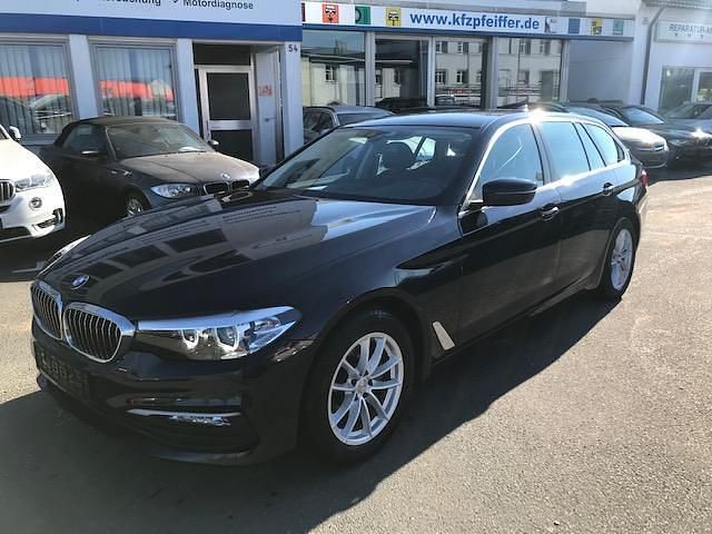 Blau Gebraucht 2018 BMW 520 Sport Line Kombi | 28.950 € (Fairer Preis) - Bild 1/4