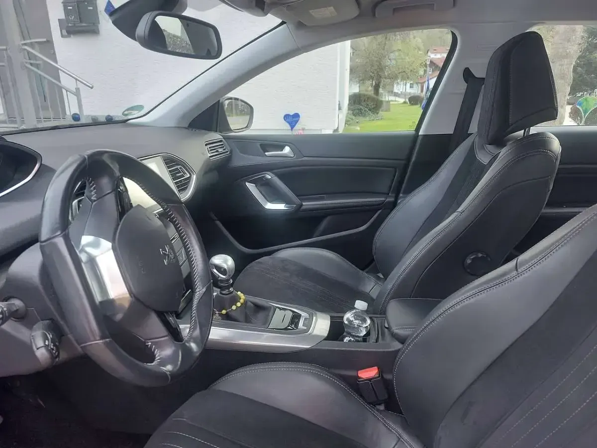 Gebraucht Peugeot 308 Allure 150 PS (110 kW) 2015 Bronze Limousine