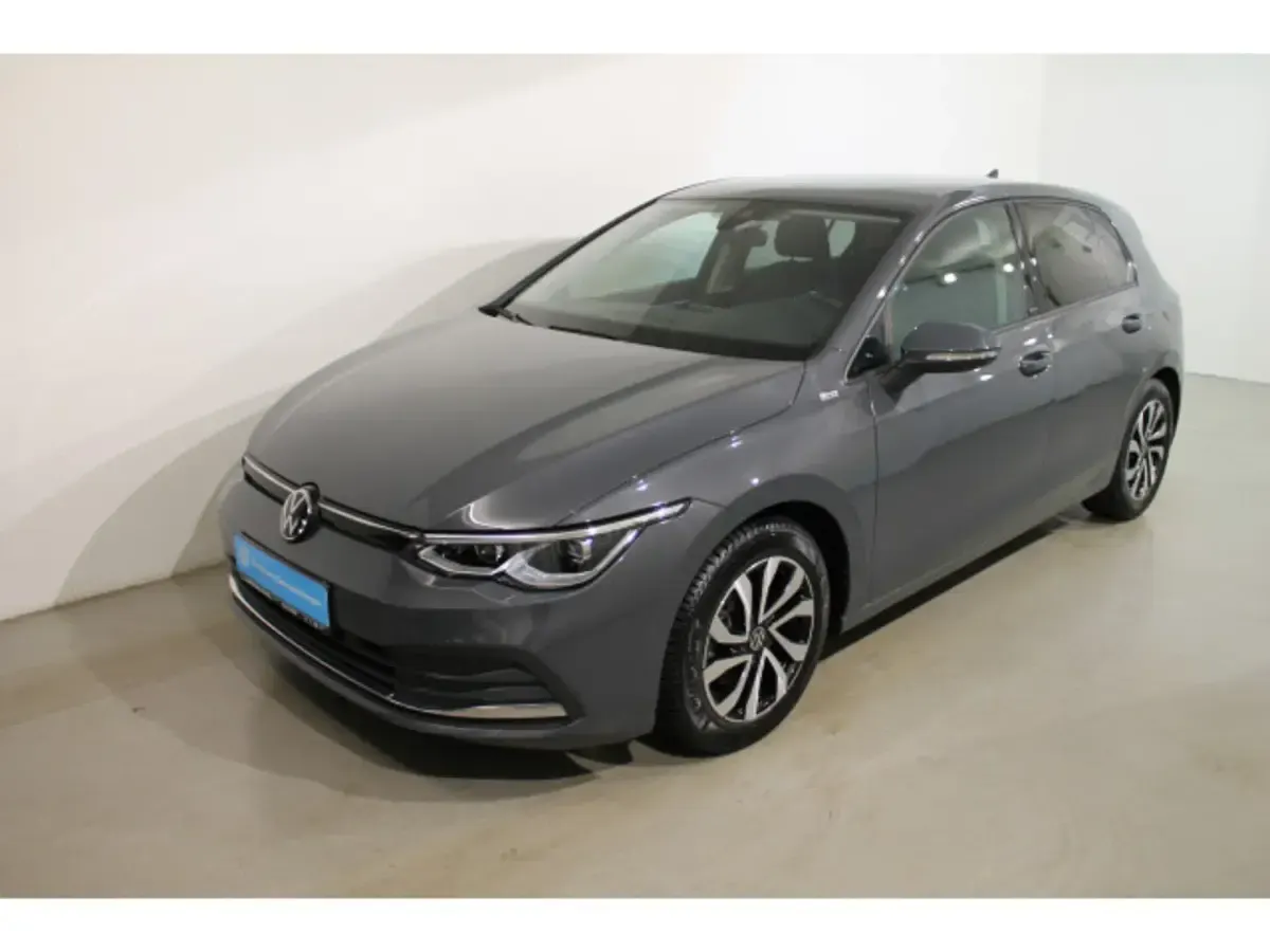 Gebraucht VW Golf VIII Active 150 PS (110 kW) 2022 Grau Limousine