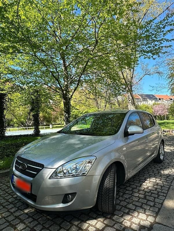 Gebraucht Kia Ceed 109 PS (80 kW) 2006 Grau Kleinwagen