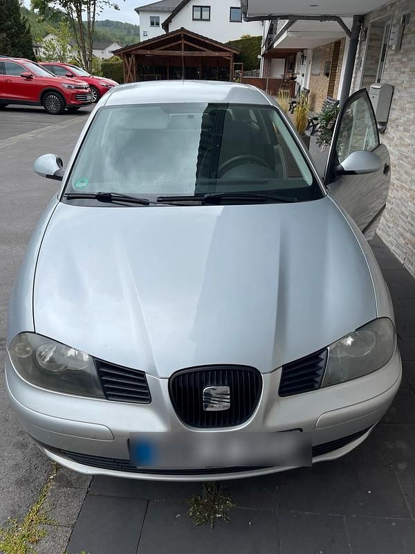 Silber Gebraucht 2004 Seat Ibiza Kleinwagen | 900 € (Fairer Preis) - Bild 1/4