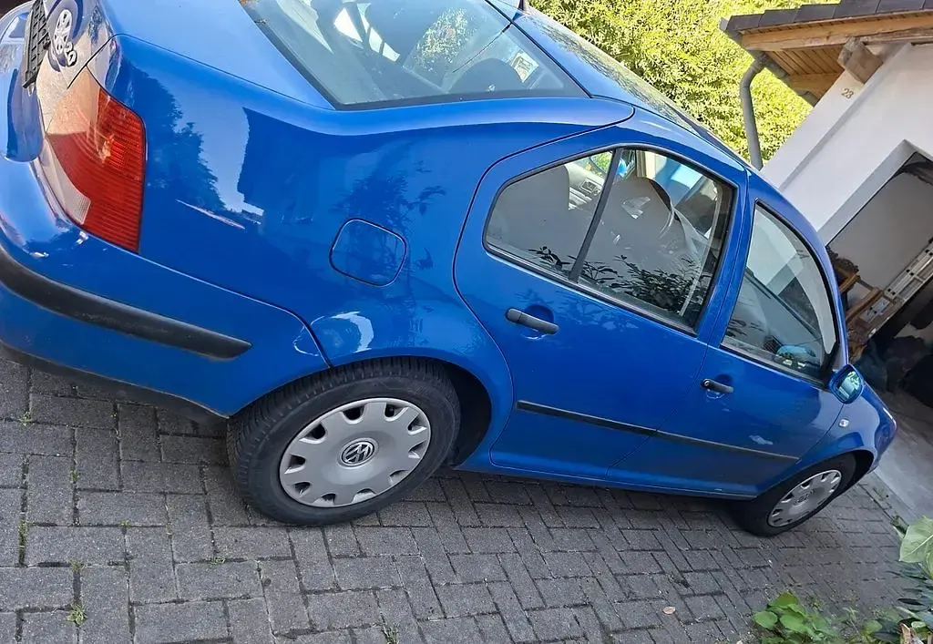 Gebraucht VW Bora 116 PS (85 kW) 2002 Blau Limousine