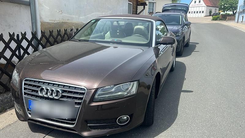Braun Gebraucht 2012 Audi A5 Cabriolet Cabrio | 9.250 € - Bild 1/4