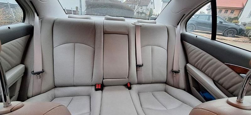 Gebraucht Mercedes 220 150 PS (110 kW) 2004 Limousine