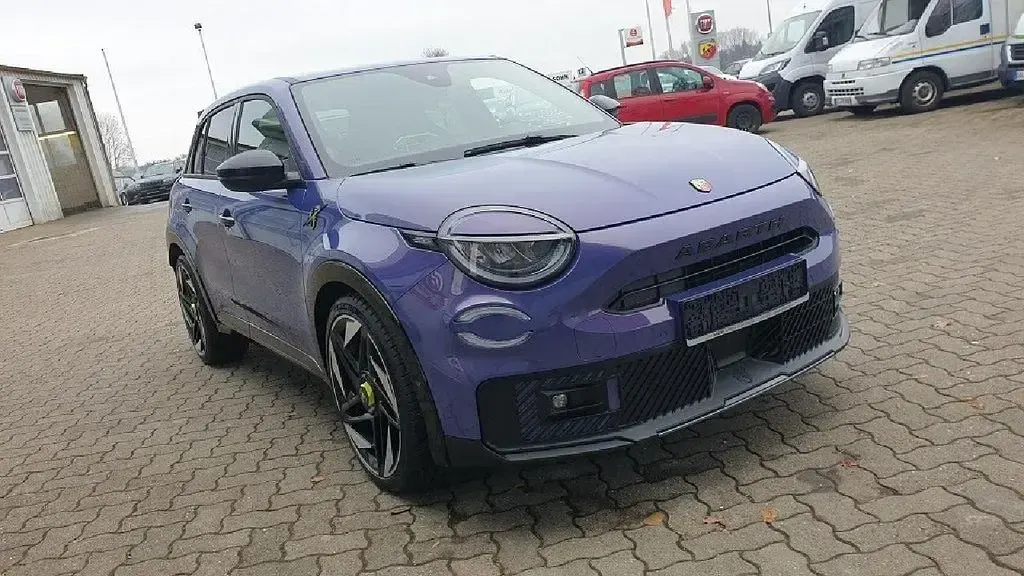 Neu Abarth 600e Scorpionissima 206 kW (281 PS) 2026 Violett SUV