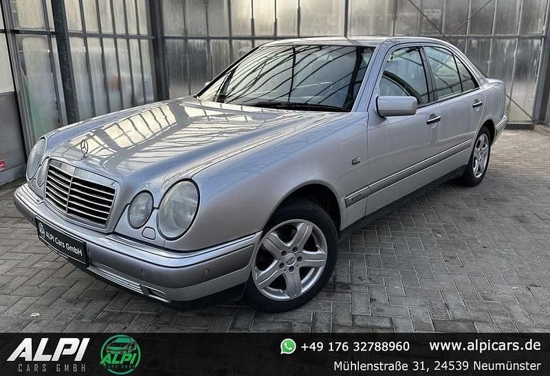 Silber Gebraucht 1998 Mercedes E320 Limousine | 2.790 € (Superpreis) - Bild 1/4