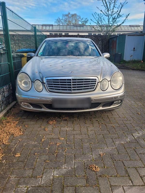 Usata Mercedes E220 150 CV (110 kW) 2003 Argento Berlina