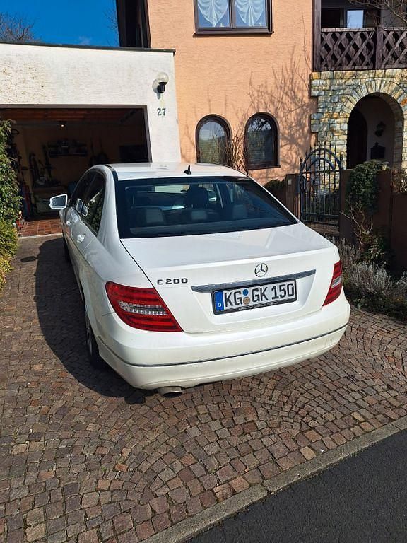 Gebraucht Mercedes C200 184 PS (135 kW) 2011 Weiß Limousine