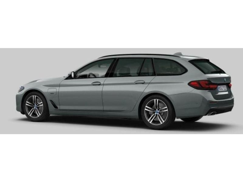 Gebraucht BMW 530e 184 PS (135 kW) 2022 Skyscraper grey (metallic) Kombi