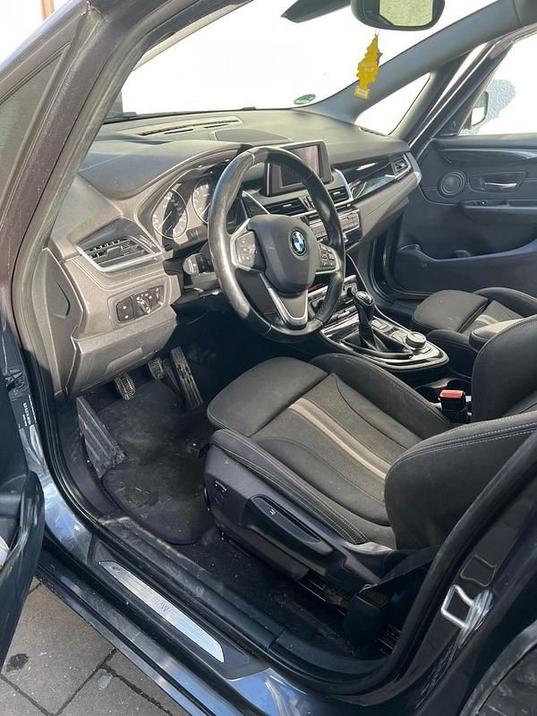 Gebraucht BMW 218 2016 Grau Kombi