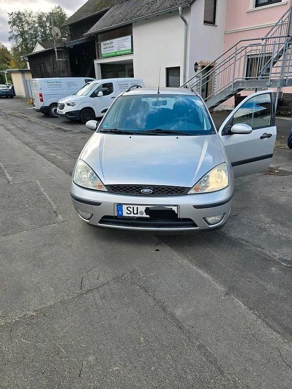 Weiß Gebraucht 2004 Ford Focus Kombi | 500 € (Guter Preis) - Bild 1/4