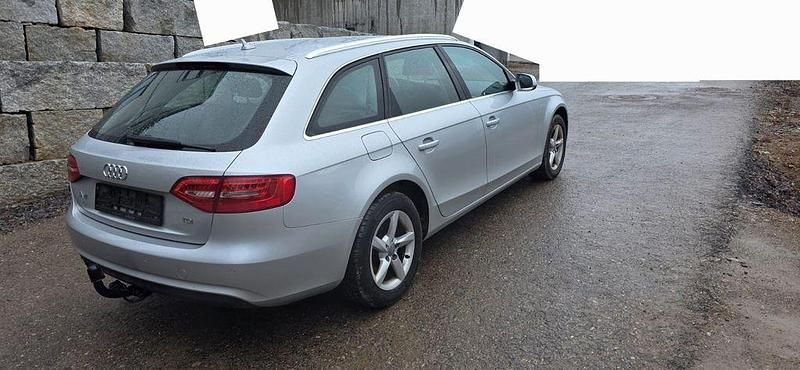 Gebraucht Audi A4 Attraction 177 PS (130 kW) 2014 Grau Kombi