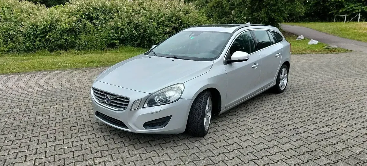 Gebraucht Volvo V60 215 PS (158 kW) 2013 Silber Kombi