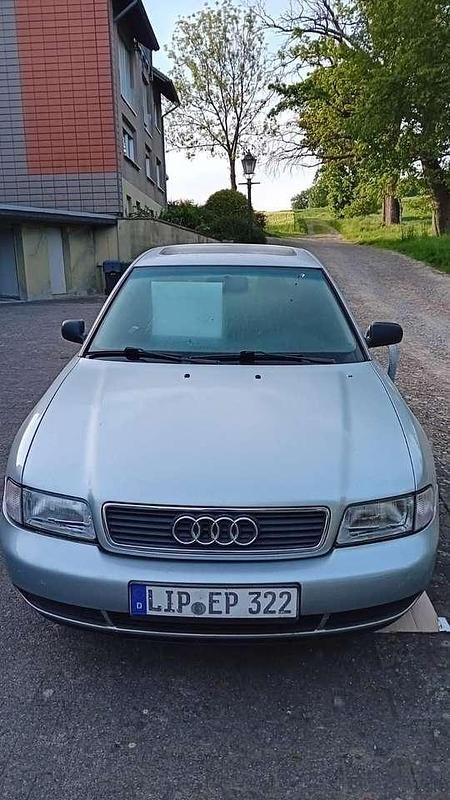 Silber Gebraucht 1997 Audi A4 Limousine | 550 € (Superpreis) - Bild 1/4