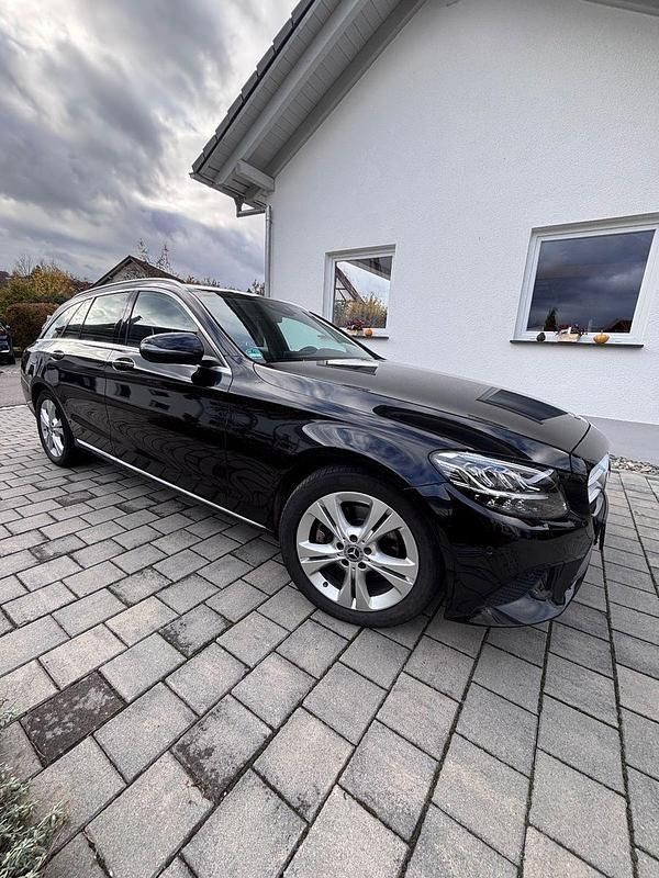 Schwarz Gebraucht 2020 Mercedes C200 Kombi | 21.799 € (Superpreis) - Bild 1/4