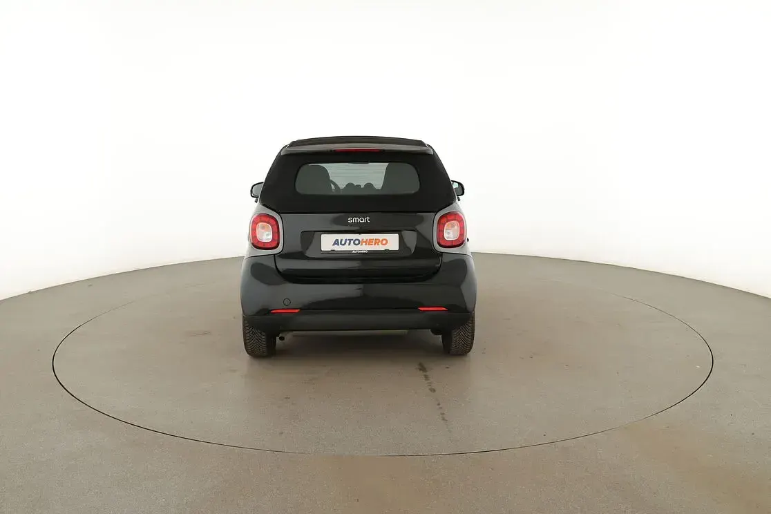 Gebraucht Smart ForTwo Cabrio Basis 71 PS (52 kW) 2017 Schwarz Cabrio