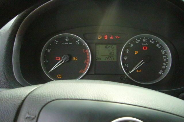 Gebraucht Skoda Fabia 60 PS (44 kW) 2010 Silber Kleinwagen