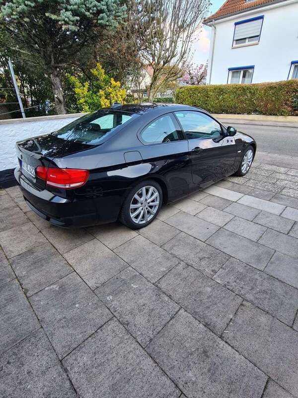 Schwarz Gebraucht 2010 BMW 320 M Sport Coupé | 8.500 € (Guter Preis) - Bild 1/4