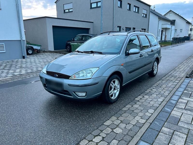 Grau Gebraucht 2002 Ford Focus Kombi | 2.599 € (Fairer Preis) - Bild 1/4