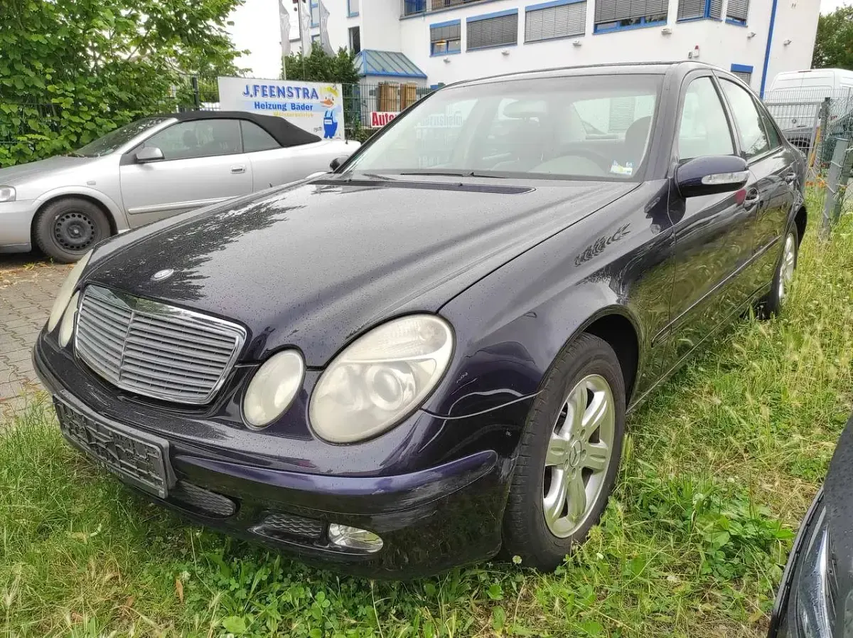 Second-hand Mercedes E240 177 CP (130 kW) 2004 Albastru Berlinǎ