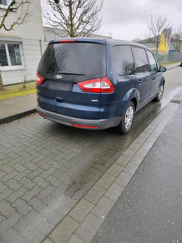 Second-hand Ford Galaxy 145 CP (106 kW) 2009 Albastru Monovolum