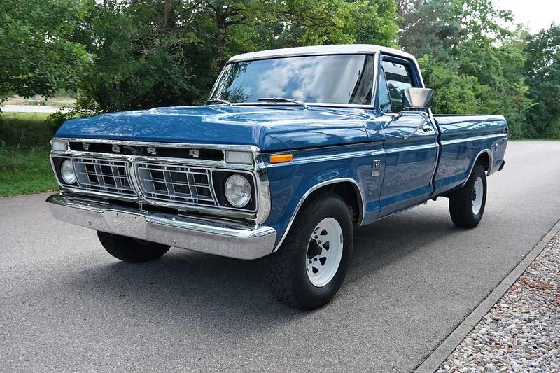 Blau Gebraucht 1973 Ford F250 Van / Kleinbus | 29.800 € - Bild 1/4