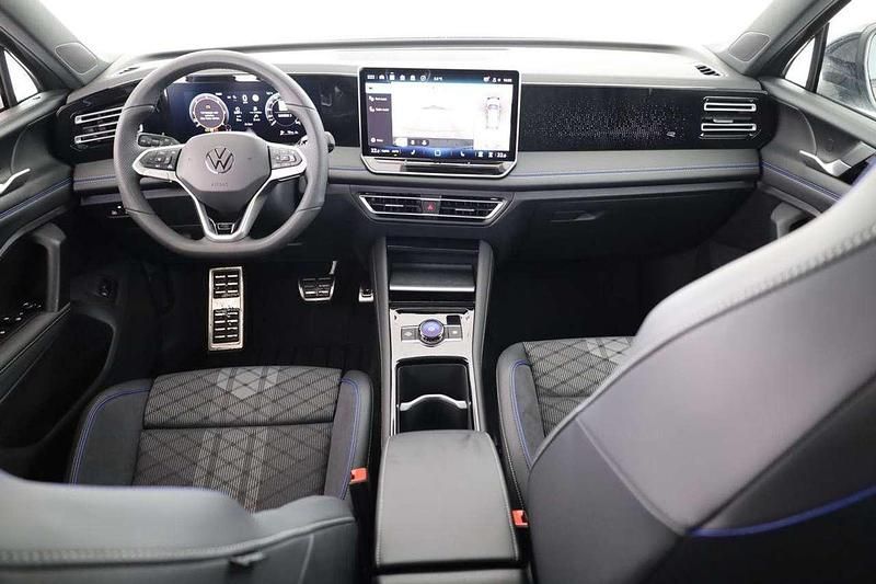 Neu VW Tiguan R-line 193 PS (141 kW) 2025 Cipressino grün metallic SUV