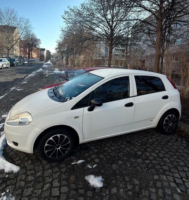 Weiß Gebraucht 2008 Fiat Punto Kleinwagen | 1.890 € (Fairer Preis) - Bild 1/4